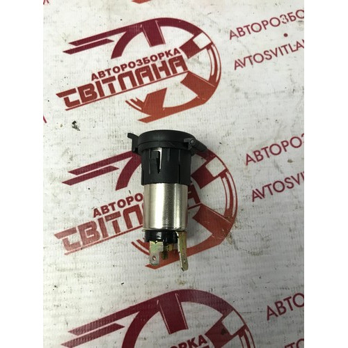 Розетка 12V Kia Sorento 2002-2009 0K54A662P0